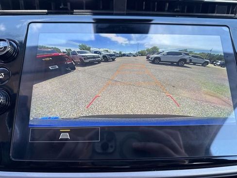 Used 2023 Chevrolet Bolt EUV LT w/ Comfort Package FWD image 15