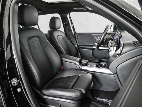Used 2023 Mercedes-Benz GLB 250 4MATIC image 23