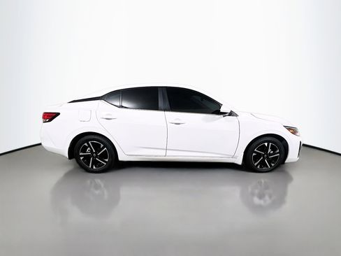 Used 2024 Nissan Sentra SV image 3