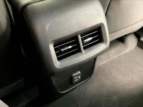 Used 2022 Chevrolet Equinox RS image 34