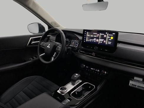 New 2025 Mitsubishi Outlander SE image 18