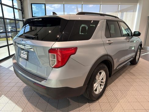 Used 2022 Ford Explorer XLT image 5