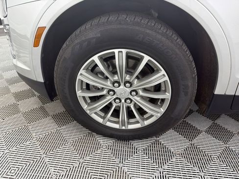 Used 2018 Cadillac XT5 Luxury w/ Driver Awareness Package FWD image 12