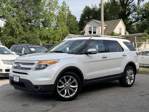 Used 2014 Ford Explorer Limited w/ Equipment Group 302A AWD/4WD image 2