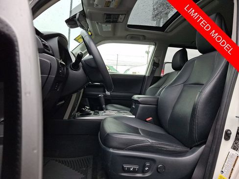 Used 2021 Toyota 4Runner Limited AWD/4WD image 13