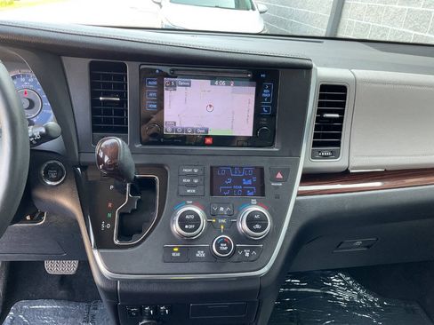 Used 2016 Toyota Sienna Limited w/ Protection Package FWD image 22