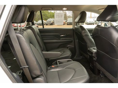 Used 2025 Toyota Grand Highlander FWD image 16