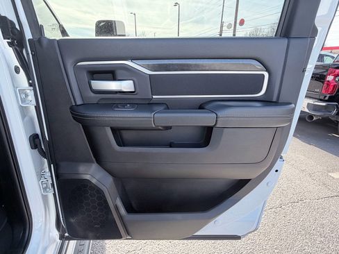 Used 2024 RAM 3500 Big Horn image 29