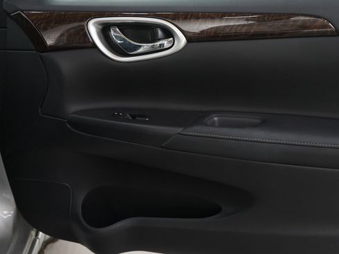 Used 2015 Nissan Sentra SL w/ SL Premium Package image 9