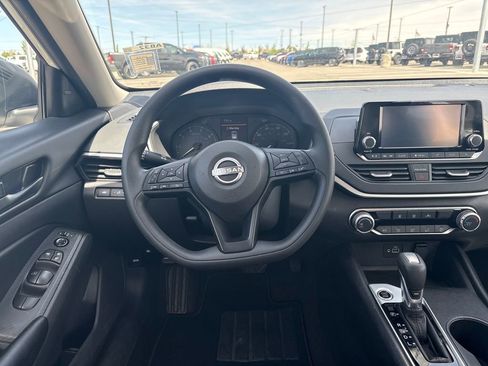 Used 2024 Nissan Altima 2.5 S FWD image 15