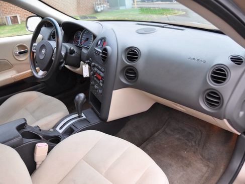 Used 2005 Pontiac Grand Prix GTP w/ Premium Audio Package FWD image 24
