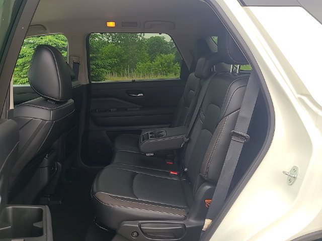 Used 2024 Nissan Pathfinder SL AWD/4WD image 23