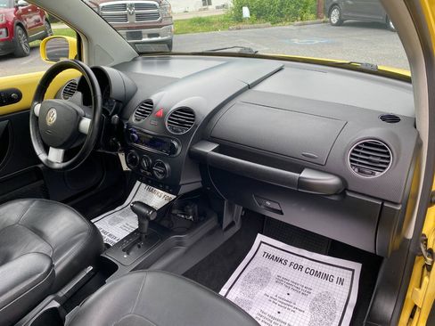 Used 2009 Volkswagen Beetle Coupe FWD image 22