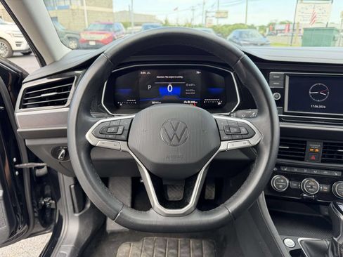 Used 2024 Volkswagen Jetta SE FWD image 22