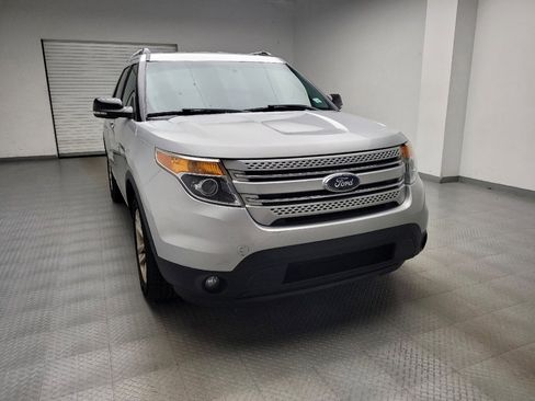 Used 2015 Ford Explorer XLT w/ Equipment Group 202B FWD image 14
