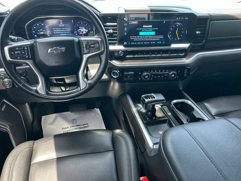 Used 2024 Chevrolet Silverado 1500 LT Trail Boss w/ Convenience Package II AWD/4WD image 29
