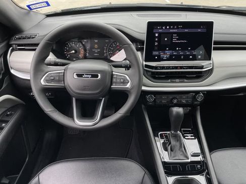Used 2025 Jeep Compass Limited AWD/4WD image 12
