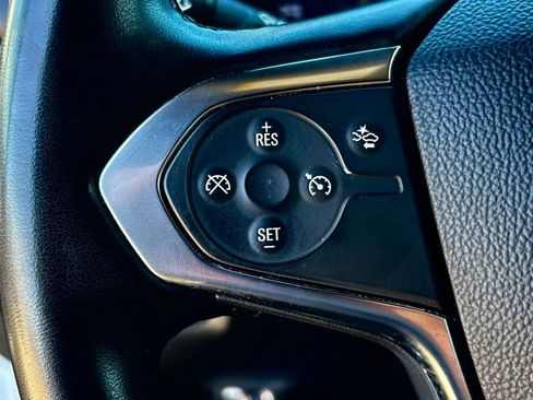 Used 2023 Chevrolet Traverse LT image 14