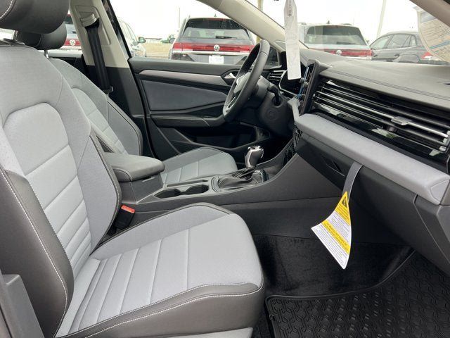 New 2025 Volkswagen Jetta SE FWD image 32