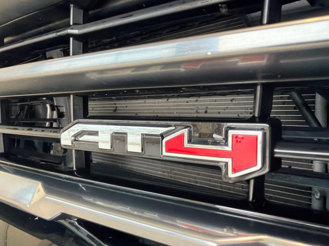 Used 2025 GMC Yukon XL AT4 w/ AT4 Premium Package AWD/4WD image 9