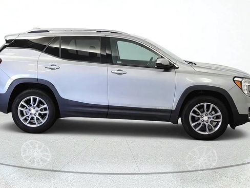 Used 2024 GMC Terrain SLT AWD/4WD image 10