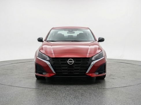 Used 2025 Nissan Altima 2.5 SV image 2