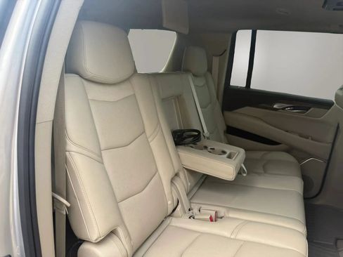 Used 2019 Cadillac Escalade ESV Luxury AWD/4WD image 60