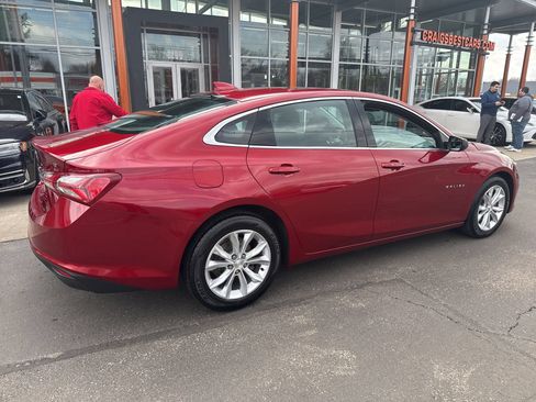 Used 2021 Chevrolet Malibu LT FWD image 2