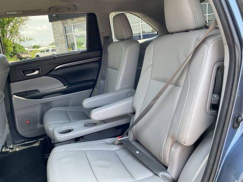 Used 2014 Toyota Highlander Limited w/ Driver Technology Package AWD/4WD image 36