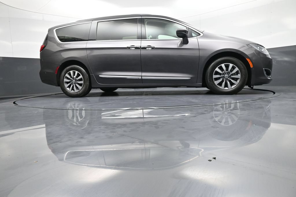 Used 2020 Chrysler Pacifica Touring-L Plus FWD image 32