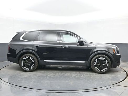 Used 2024 Kia Telluride EX w/ EX Captain's Chair Package AWD/4WD image 11