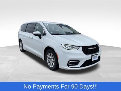 Used 2023 Chrysler Pacifica Touring-L