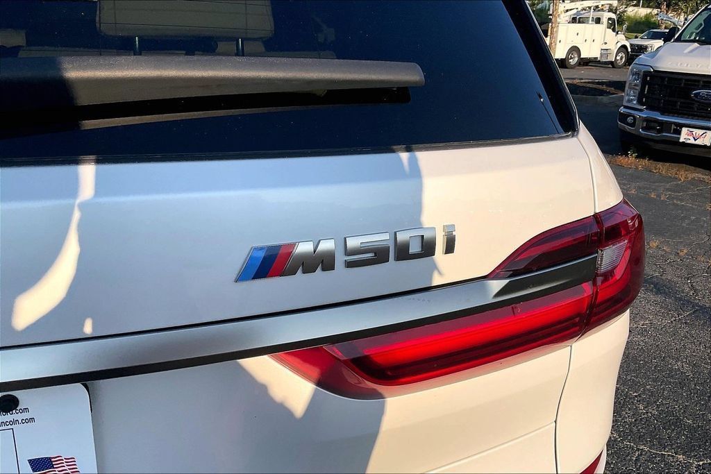 Used 2021 BMW X7 M50i AWD/4WD image 25