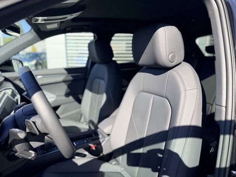 Certified 2024 Audi Q3 2.0T Premium image 11