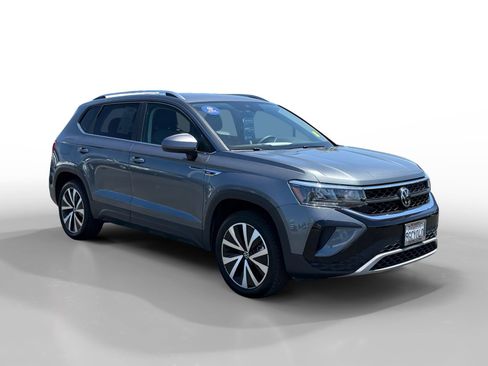 Used 2023 Volkswagen Taos SE FWD image 7