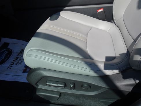 Used 2025 Honda Pilot EX-L image 10