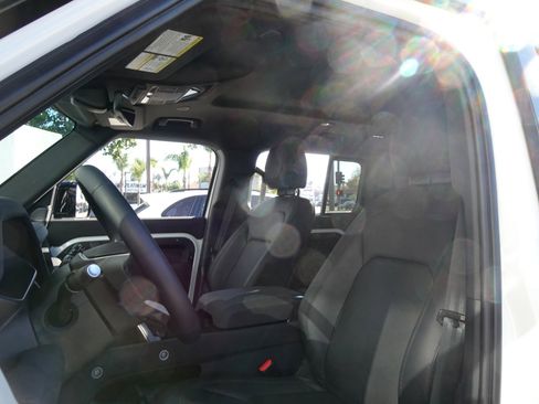 Used 2023 Land Rover Defender 110 S image 11