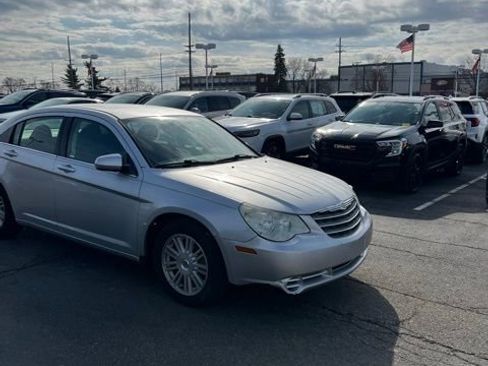 Used 2009 Chrysler Sebring Touring FWD image 3
