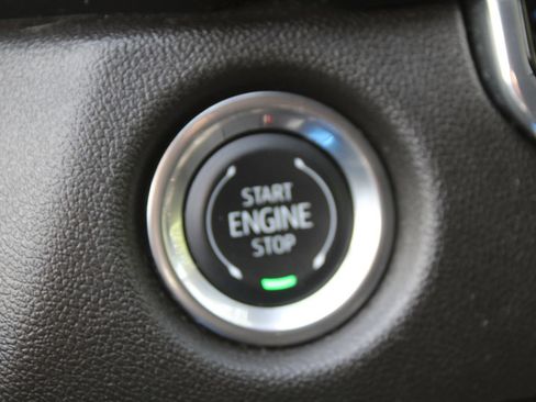 Used 2024 Chevrolet Colorado W/T w/ Technology Package RWD image 33