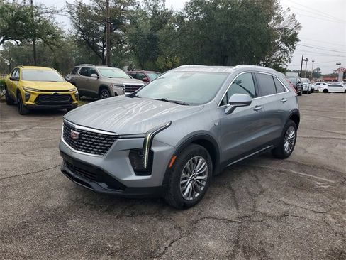Used 2024 Cadillac XT4 Premium Luxury image 4