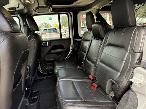 Used 2021 Jeep Wrangler Unlimited Sahara image 16