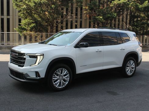 Used 2026 GMC Acadia Elevation w/ Elevation Premium Package FWD image 12