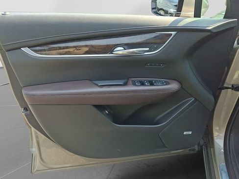 Used 2022 Cadillac XT6 Premium Luxury w/ Technology Package FWD image 14