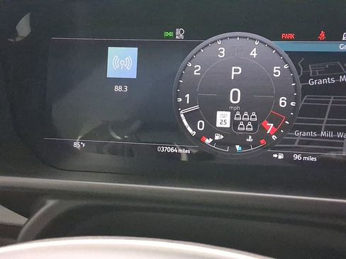 Used 2023 Land Rover Defender 110 SE image 20