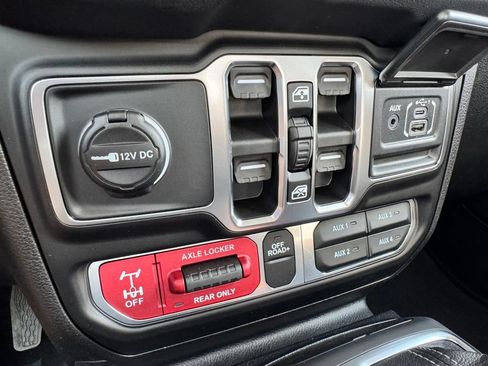New 2026 Jeep Gladiator Mojave w/ Safety Group AWD/4WD image 19