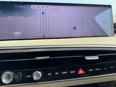 New 2026 Genesis GV70 2.5T Select image 17