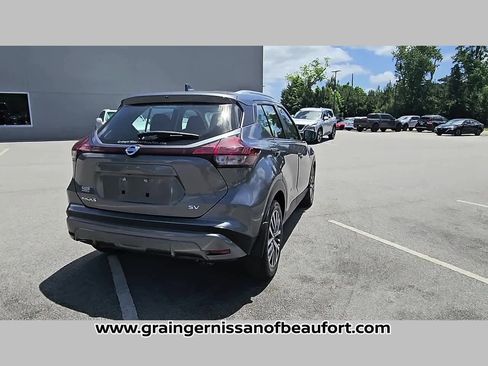 Used 2021 Nissan Kicks SV FWD image 32
