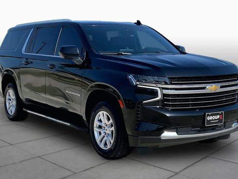 Used 2023 Chevrolet Suburban LT RWD image 3