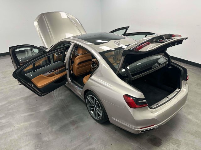 Used 2021 BMW 750i xDrive AWD/4WD image 18