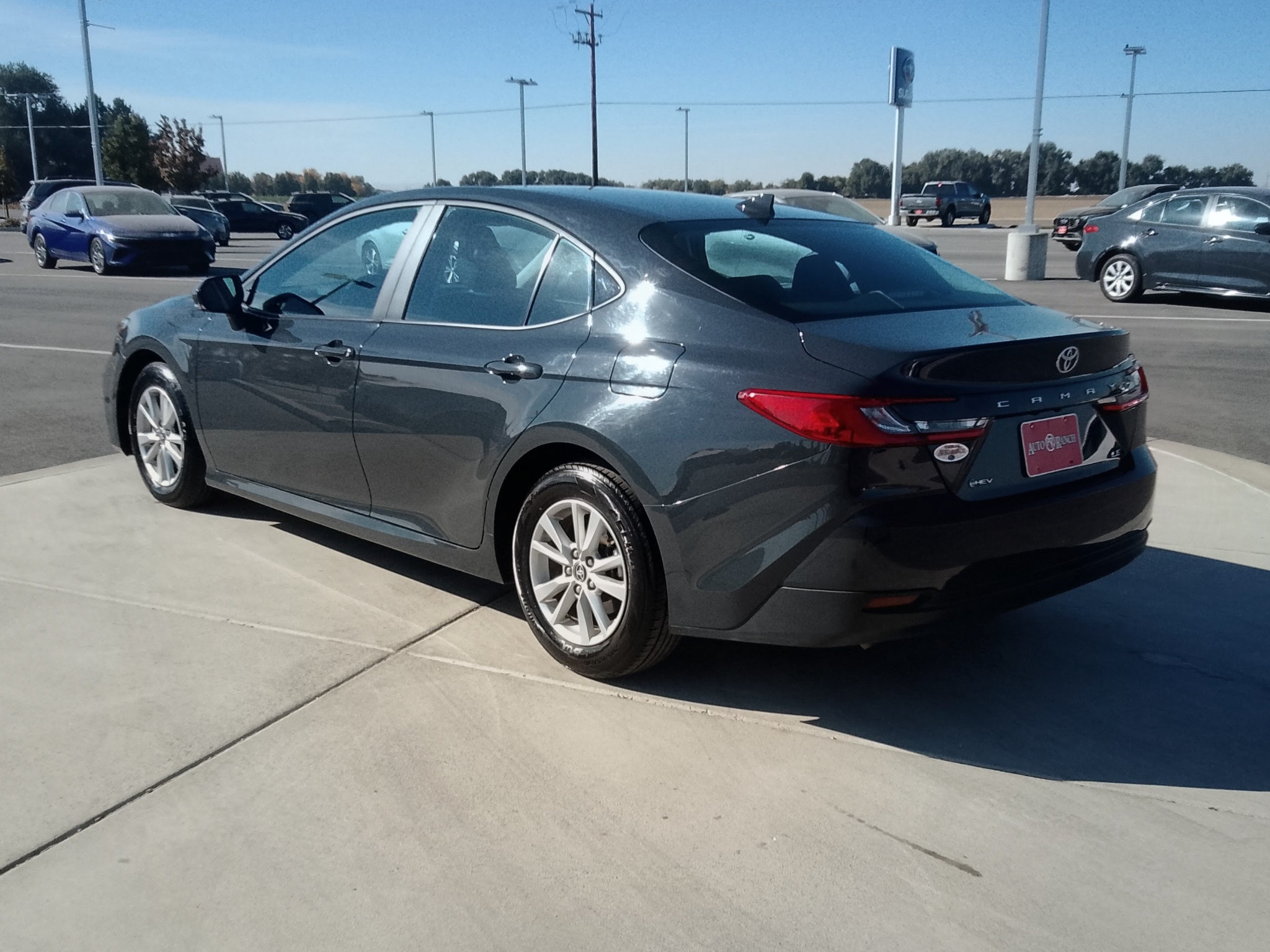 Used 2025 Toyota Camry LE FWD image 5